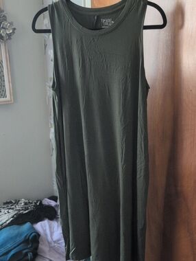 Time and Tru Olive Green Sleeveless Tunic Tank